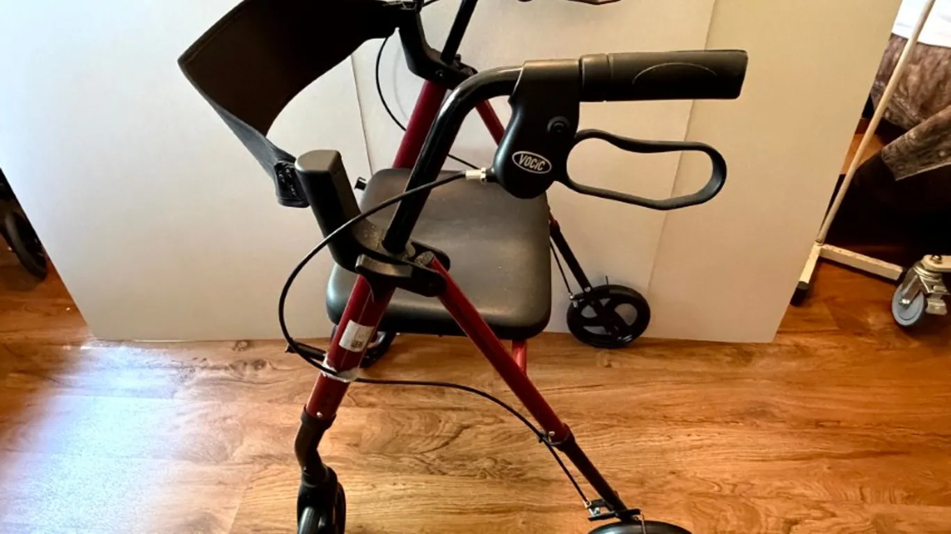 VOCIC Red Four-Wheel Rollator Walker