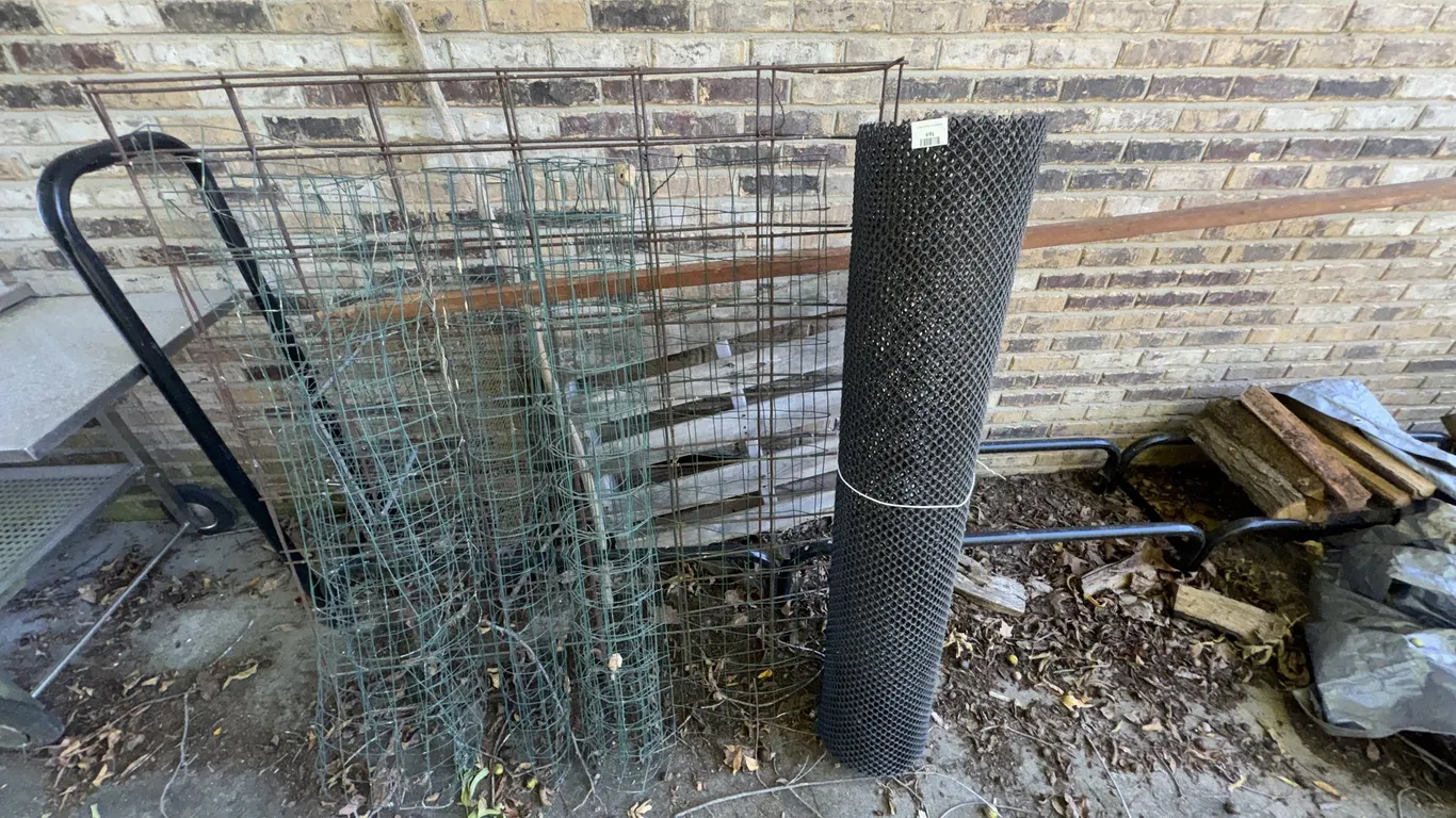Green Wire Mesh Fencing Rolls and Black Plastic Diamond Netting Roll, and More