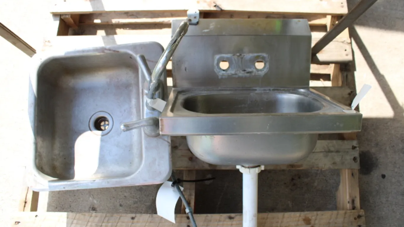 Sink Drains & Metal Cart
