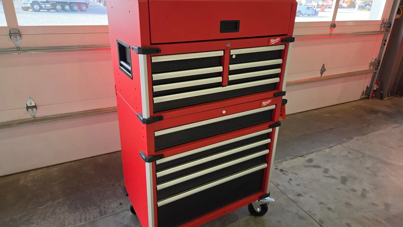Unused Milwaukee 36" Tool Chest/Cabinet Combo