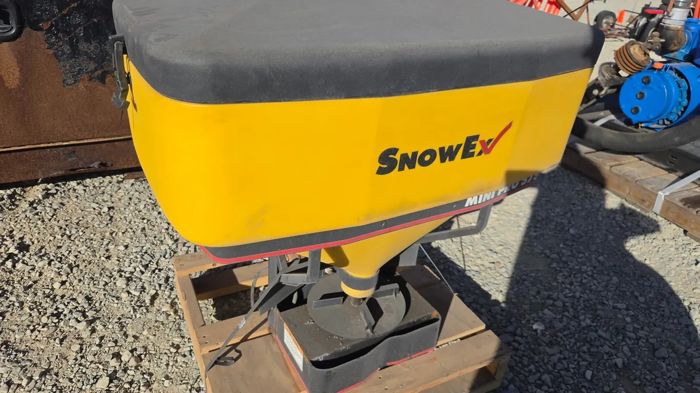 SnowEx Mini Pro 575 Salt Spreader W/ Controller