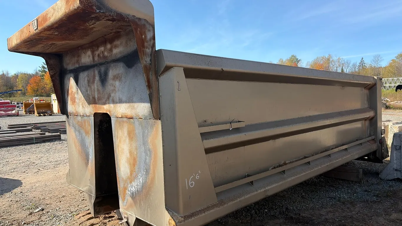 Approx. 16'6" Dump Box W/Hoist