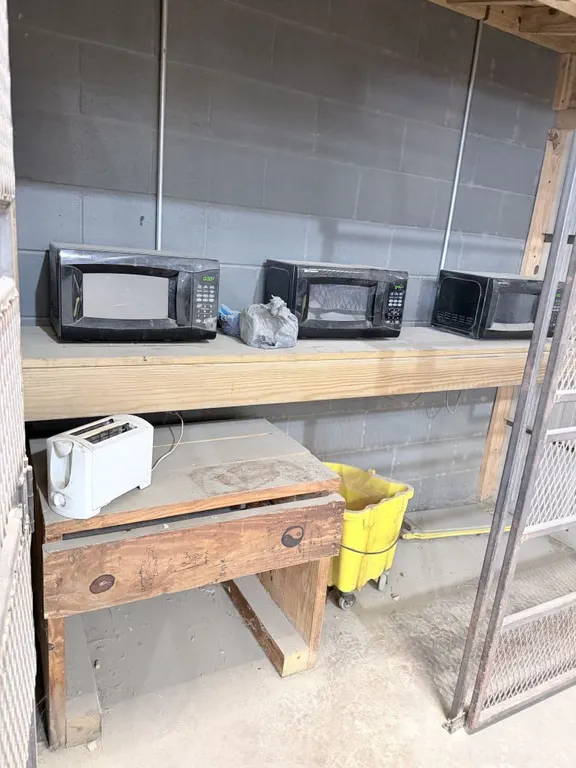 Lot of (3) Emerson 700-Watt Countertop Microwaves