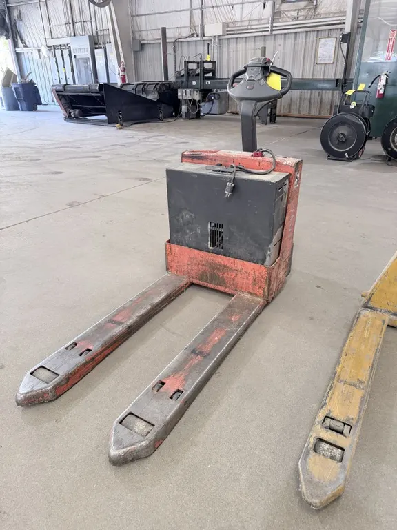 Toyota 7HBW23 Electric Pallet Jack
