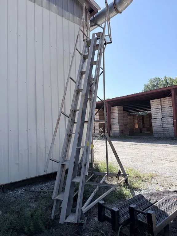 16' Rolling Ladder