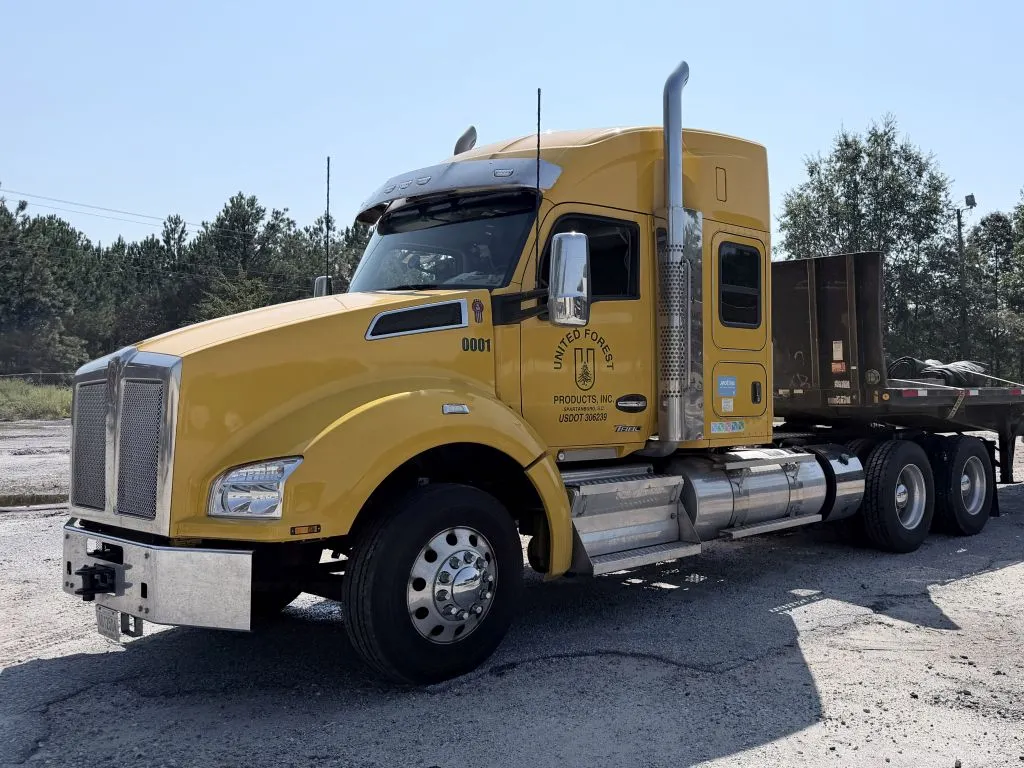 2023 Kenworth T880 Truck Tractor with Cummins Diesel Engine