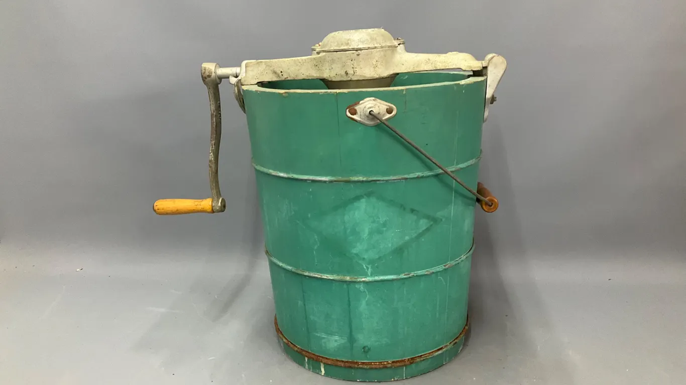 Vintage White Mountain Freezer Ice Cream Maker