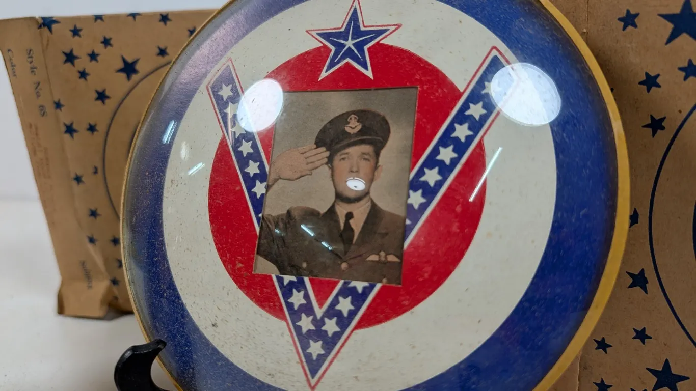 Vintage Patriotic Bubble Glass Photo Plaques in Original Box