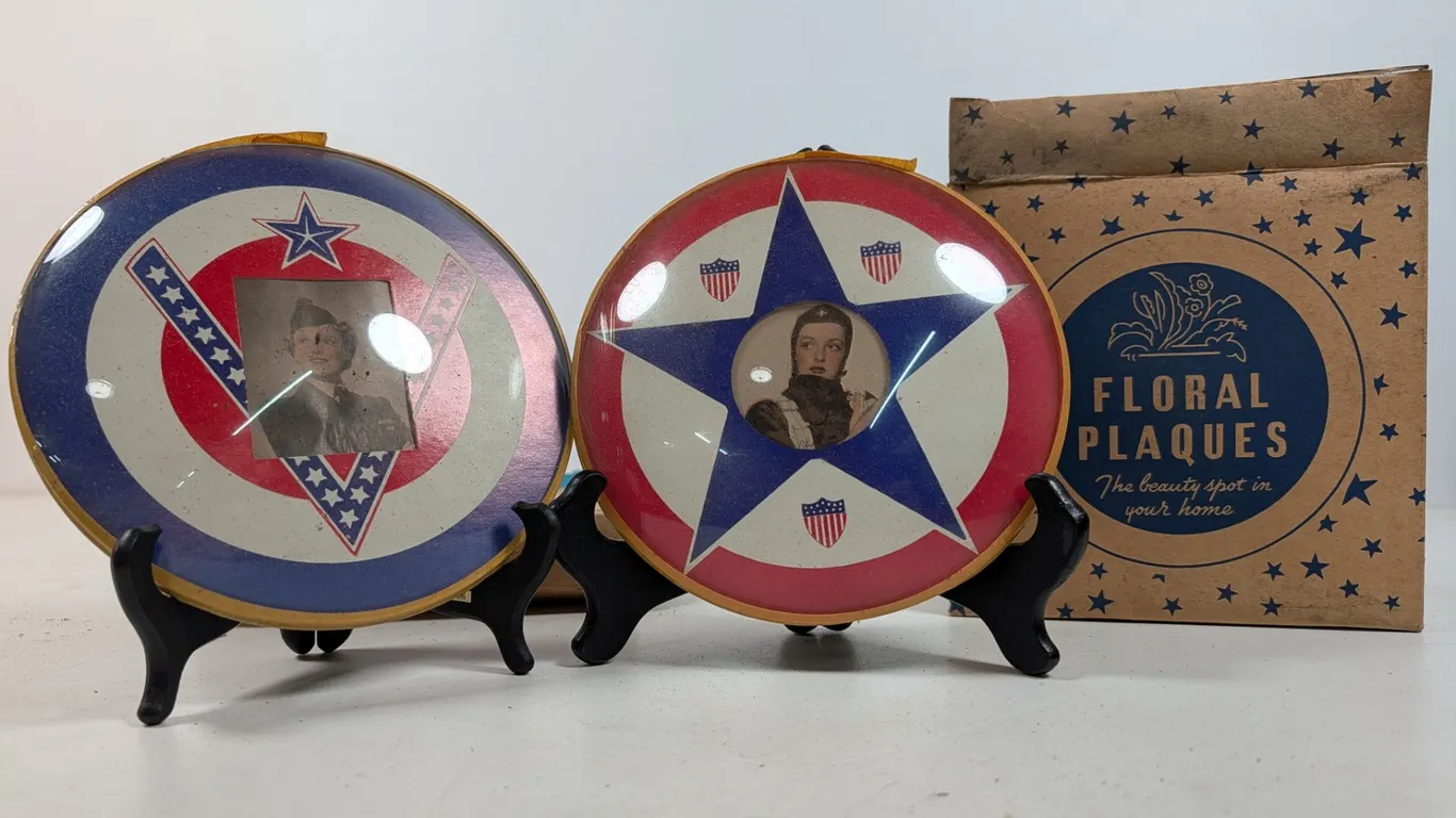 Pair of Vintage Patriotic Bubble Glass Photo Plaques