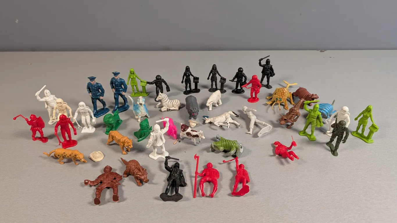 Assorted Vintage Plastic Mini Figures