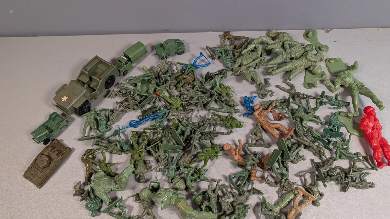 Large Lot of Plastic Army Men and Military Vehicles