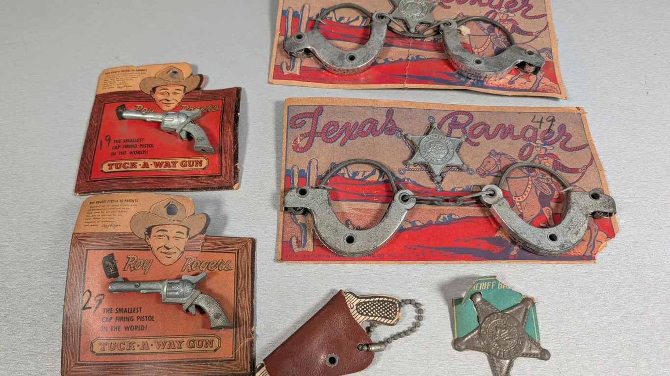 Vintage Roy Rogers Tuck-A-Way Cap Gun & Texas Ranger Handcuffs