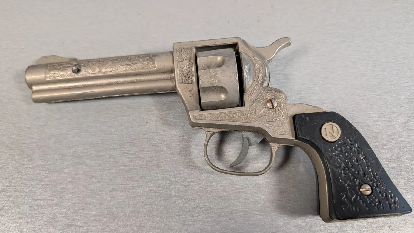 Nichols Stallion .32 Caliber Cap Gun Toy Revolver