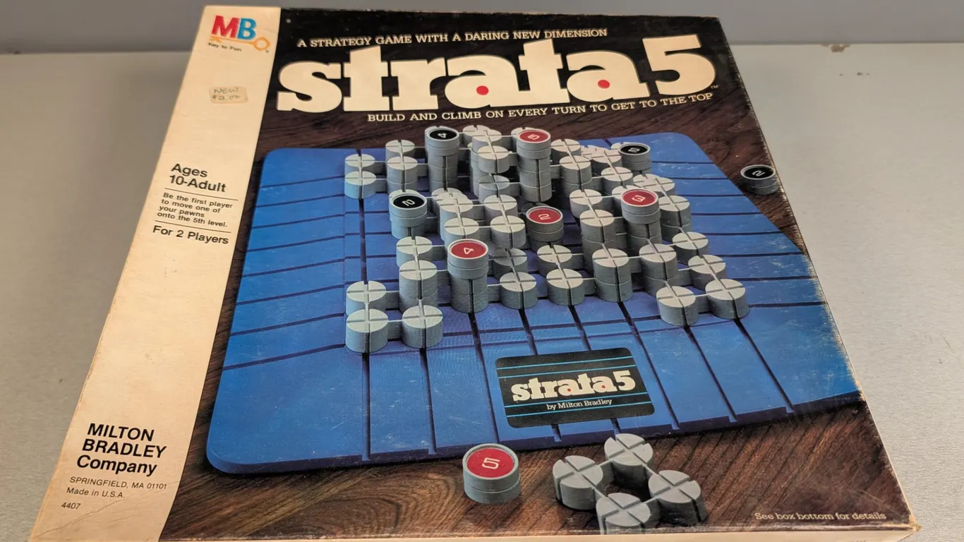 Milton Bradley Strata 5 Strategy Board Game