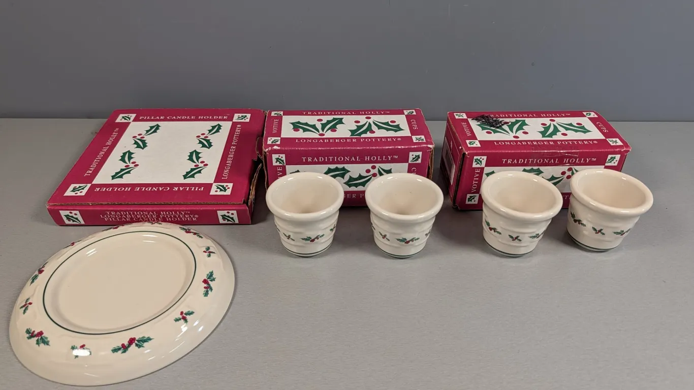 Longaberger Traditional Holly Pottery Set