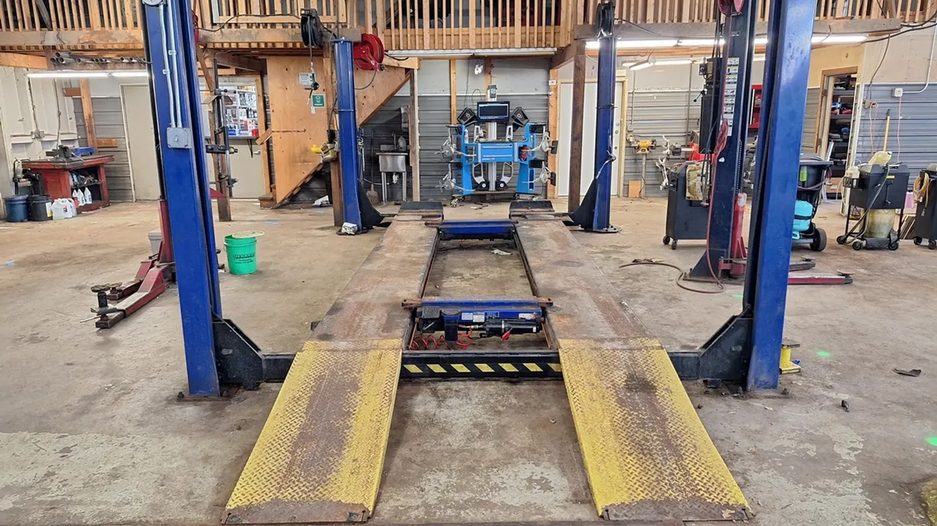 Quad Rack 4-Post 14,000 lb. Drive-On Hoist, 208-230V, 1PH