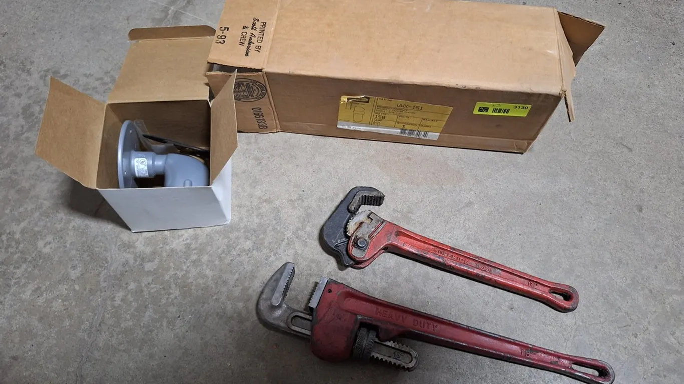 Hubbell Celling Fixture, 2 Pipe Wrenches