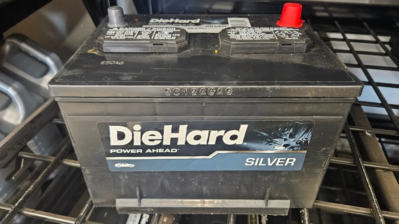 Die Hard Silver Auto Battery, 58-2