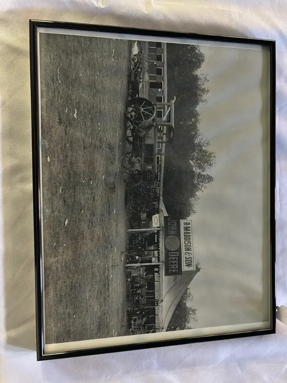 FRAMED PHOTO