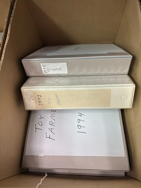 BINDERS TOY FARMER MAGAZINES