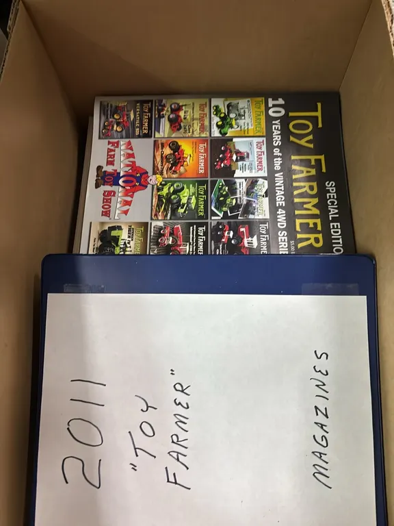 BINDERS TOY FARMER MAGAZINES