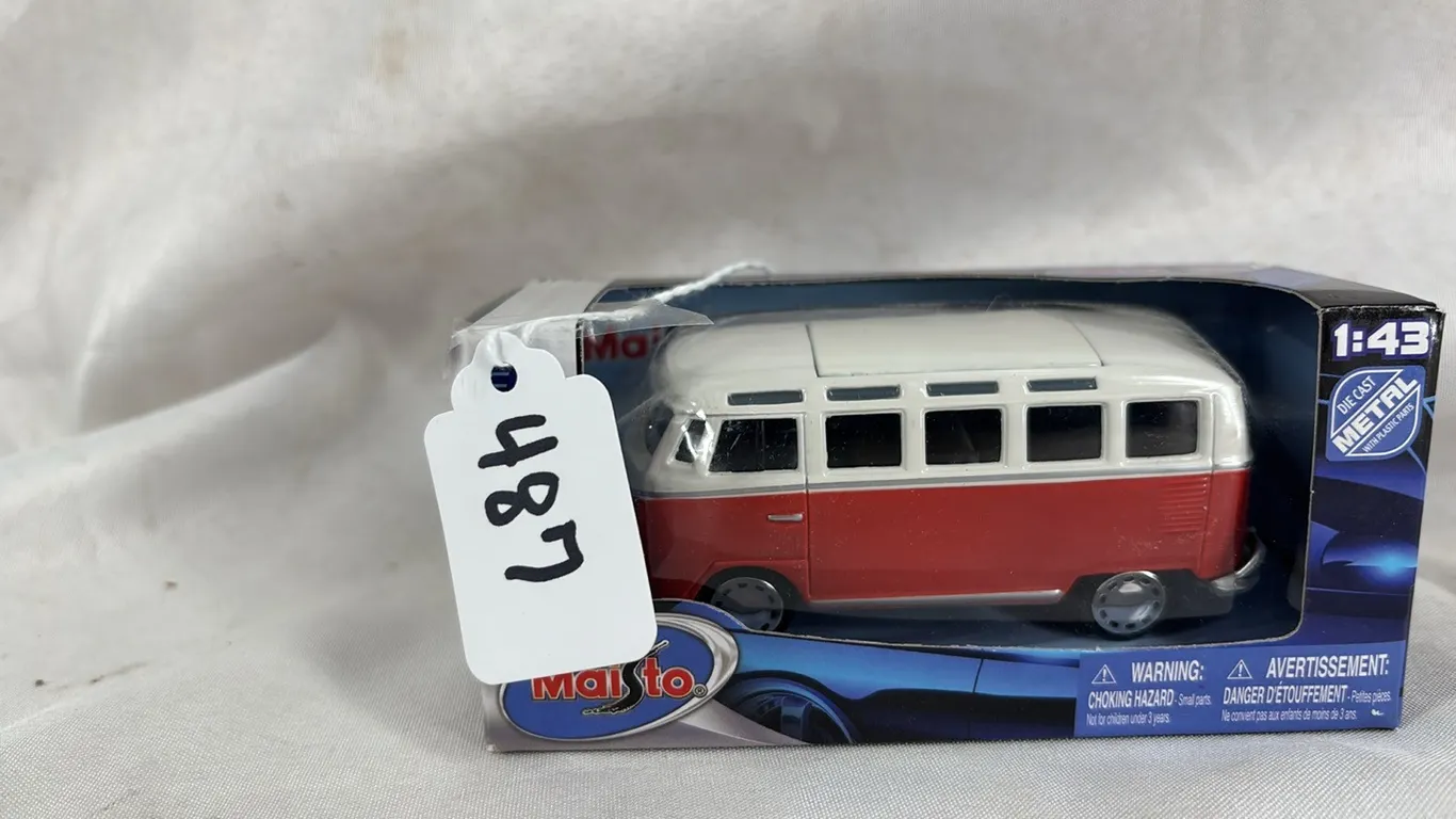 MAISTO VAN 1/43