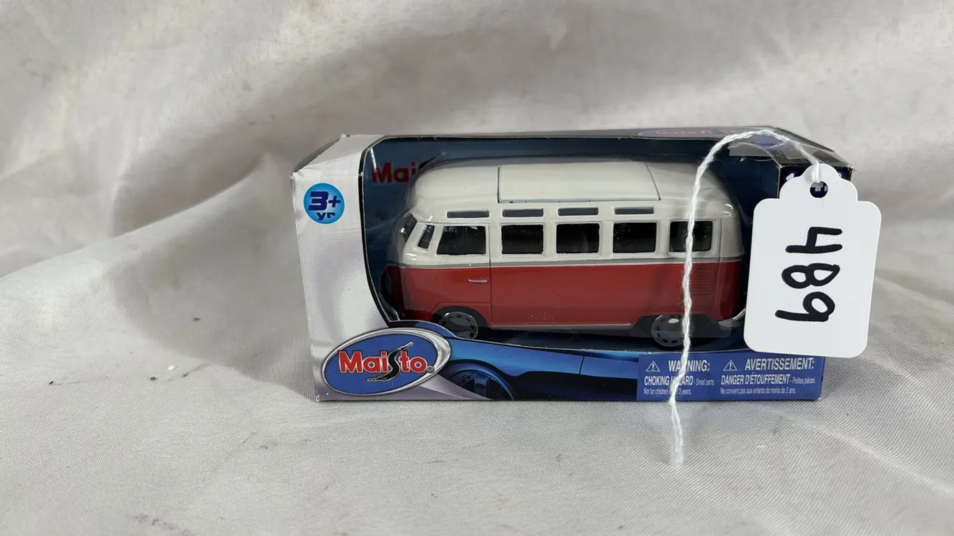 MAISTO VAN 1/43