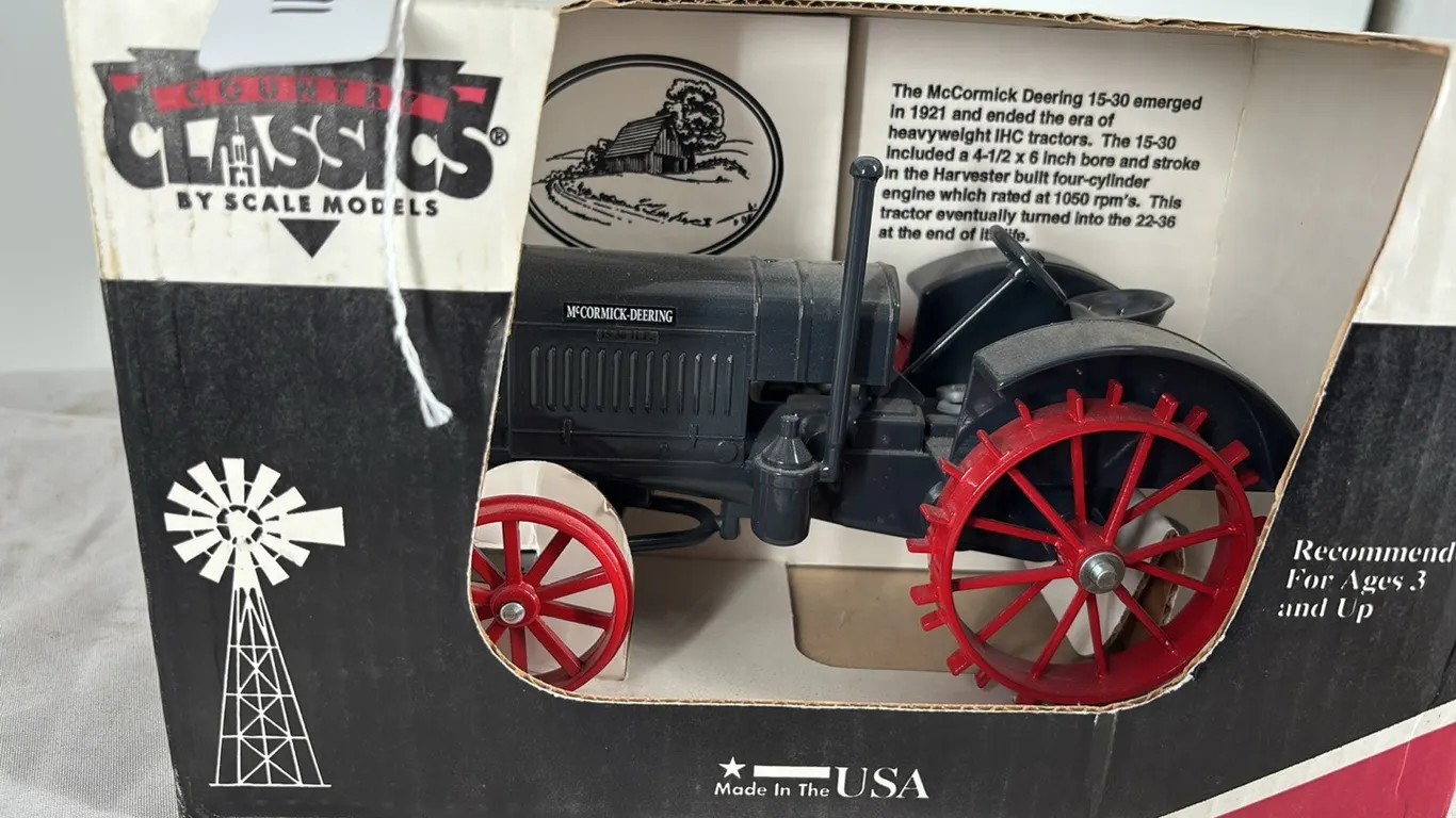 MCCORMICK DEERING DIE CAST METAL TRACTOR 1/16