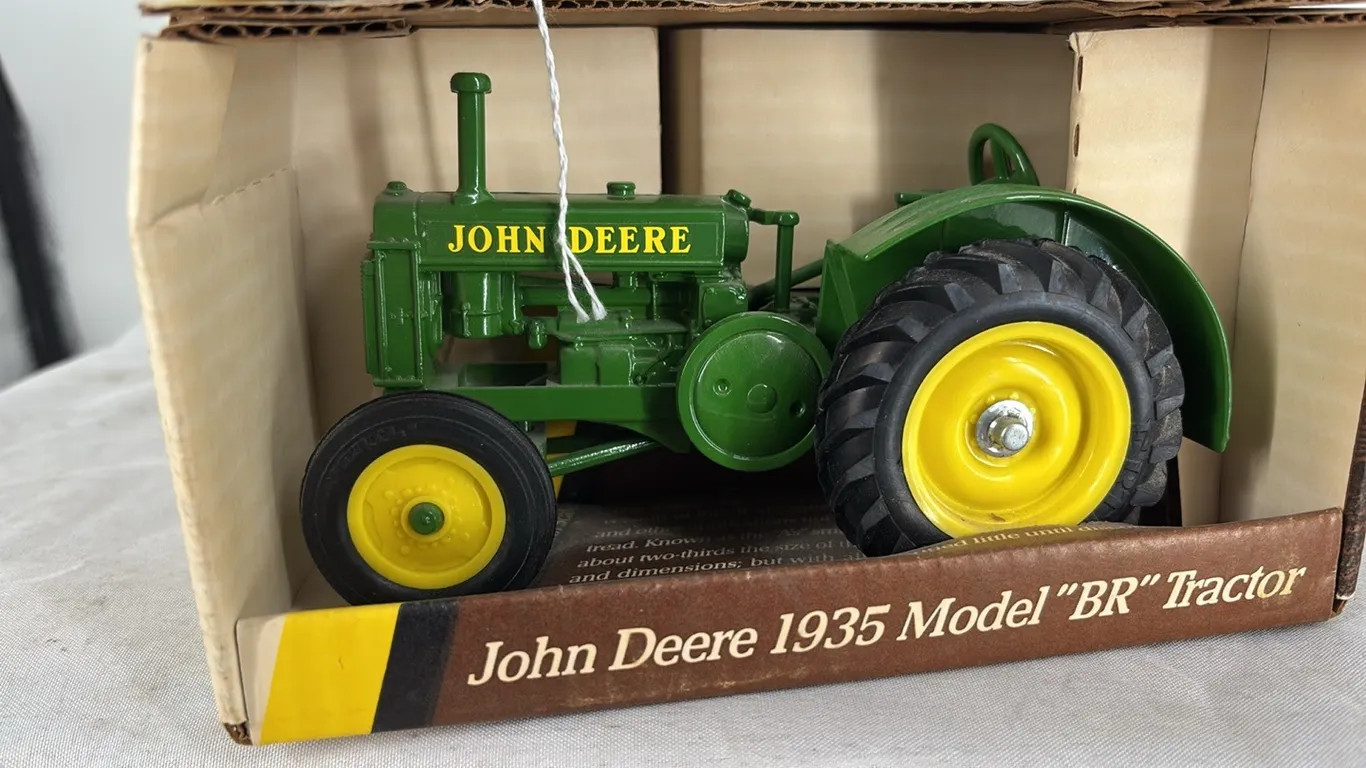 1935 JOHN DEERE MODEL BR DIE CAST METAL TRACTOR 1/16