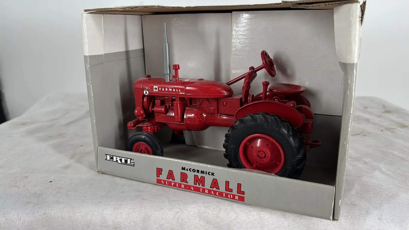 MCCORMICK FARMALL SUPER A DIE CAST METAL TRACTOR 1/16
