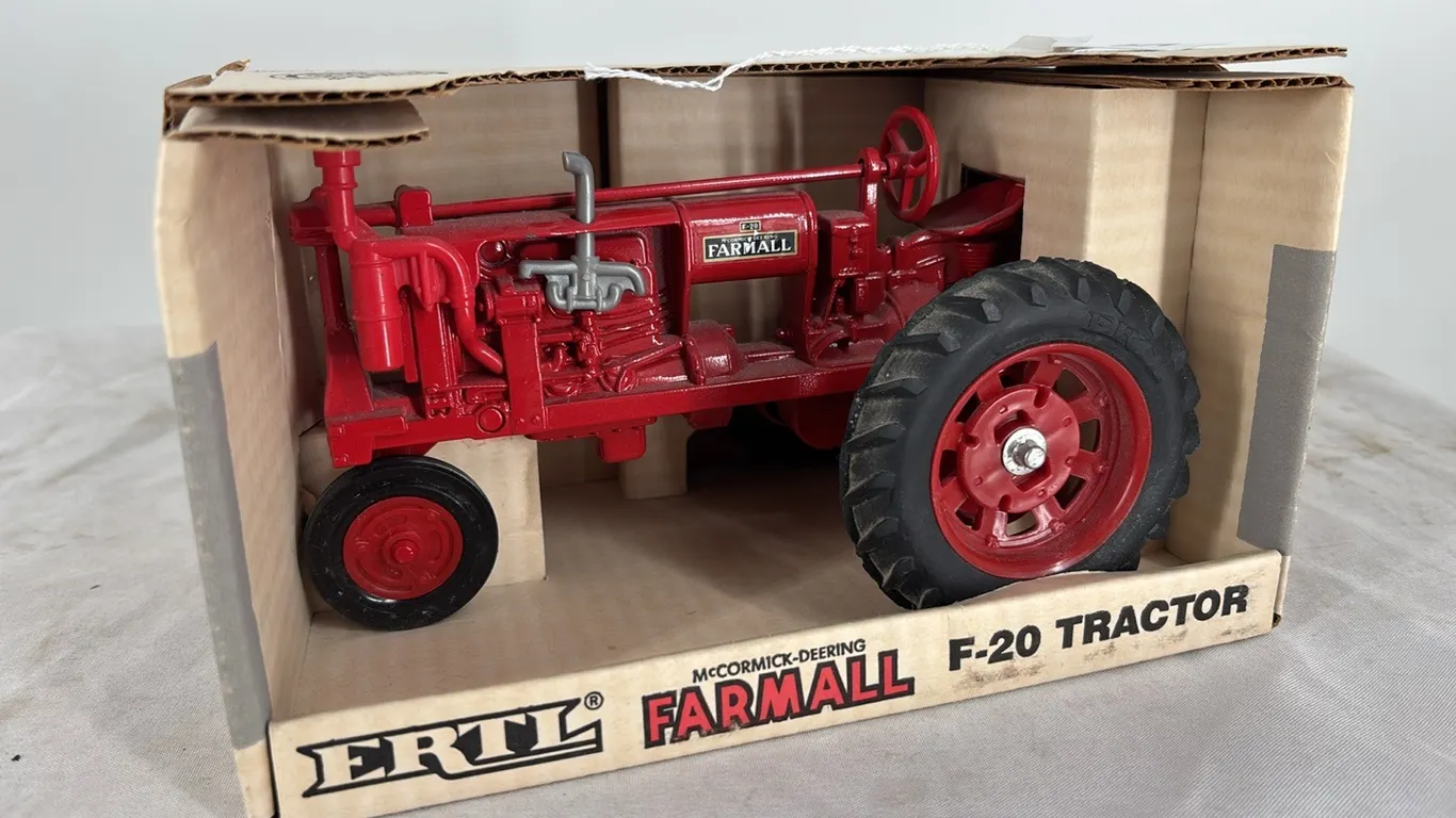 MCCORMICK DEERING FARMALL F-20 DIE CAST METAL TRACTOR 1/16