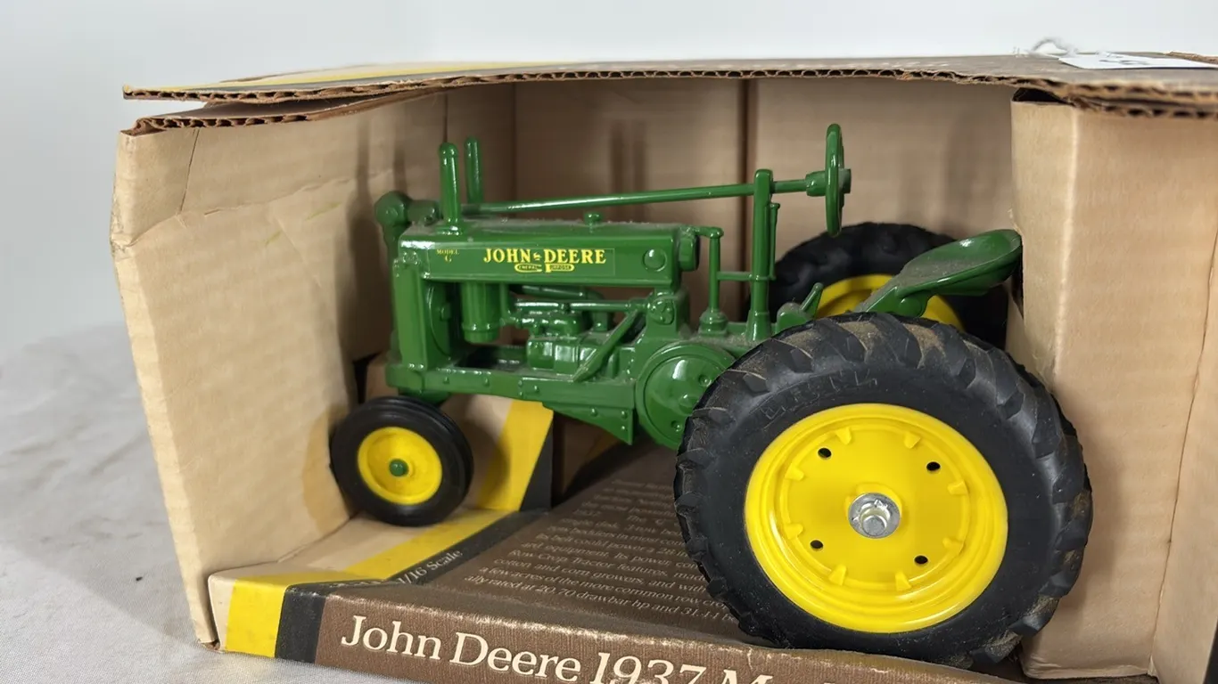 1937 JOHN DEERE MODEL G TRACTOR DIECAST METAL 1/16