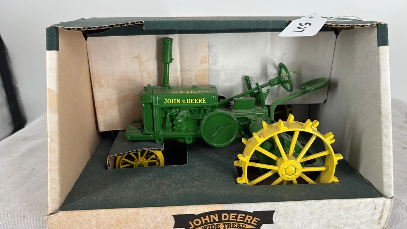 1930 JOHN DEERE WIDE TREAD GP TRACTOR DIE CAST METAL 1/16