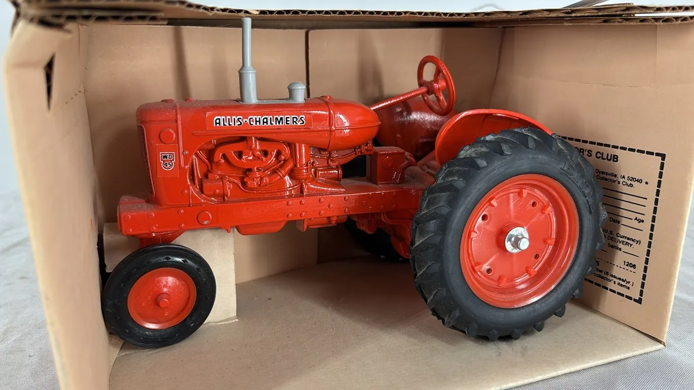 ALLIS CHALMERS WD-45 ANTIQUE TRACTOR DIECAST METAL 1/16