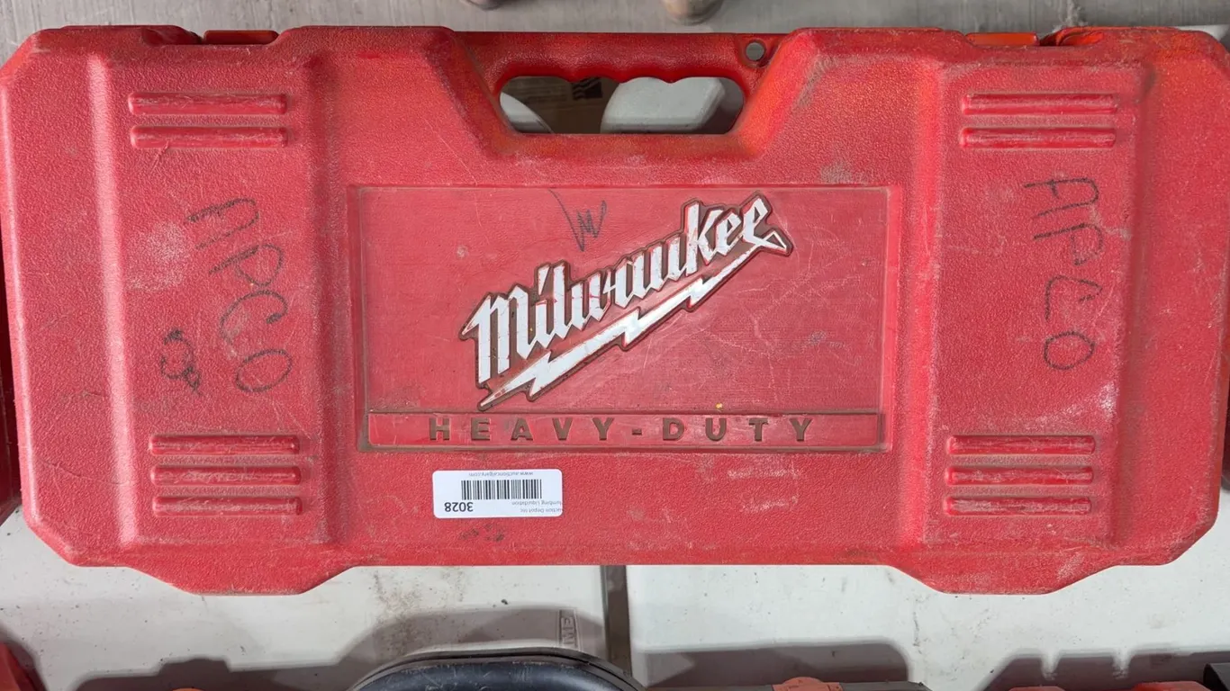 Milwaukee Heavy Duty Sawzall Reciprocating Saw With Blades