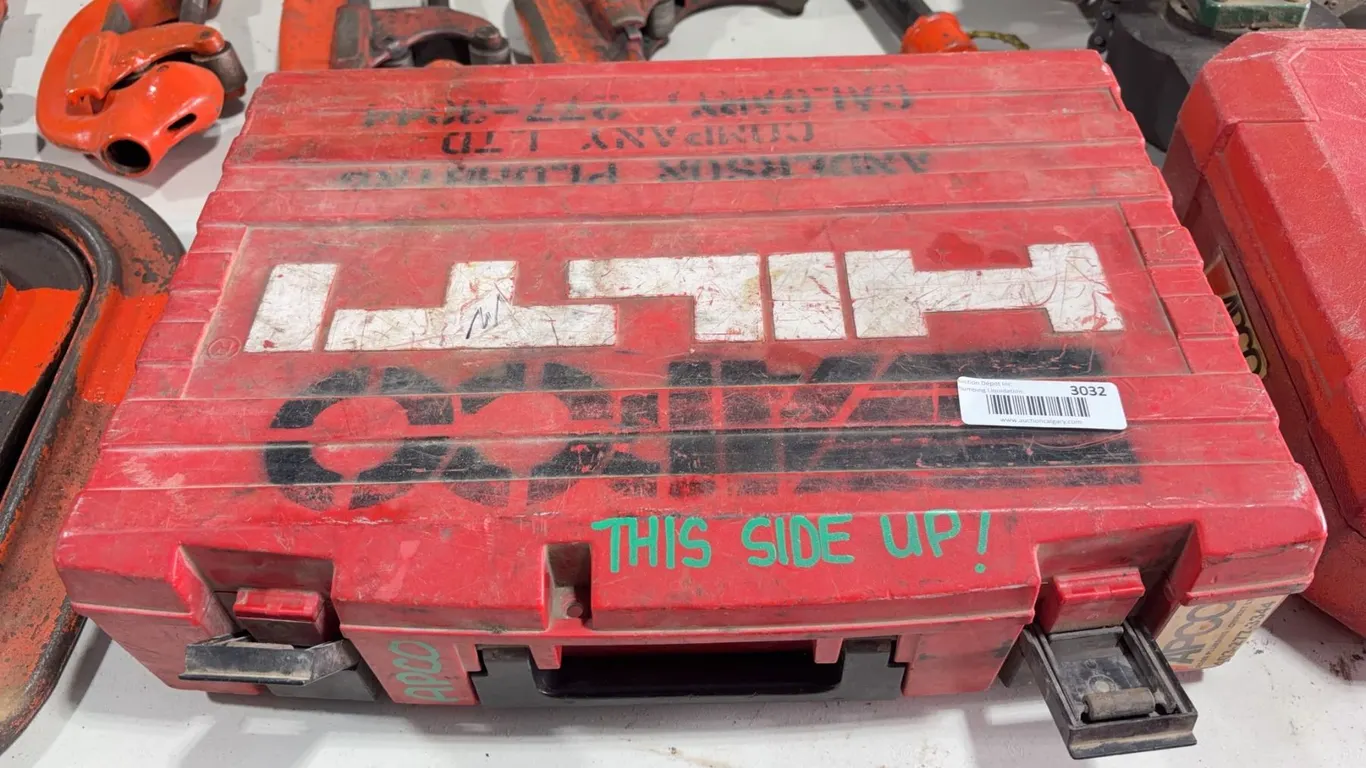 Hilti TE 15 Rotary Hammer Drill With Case And Bits
