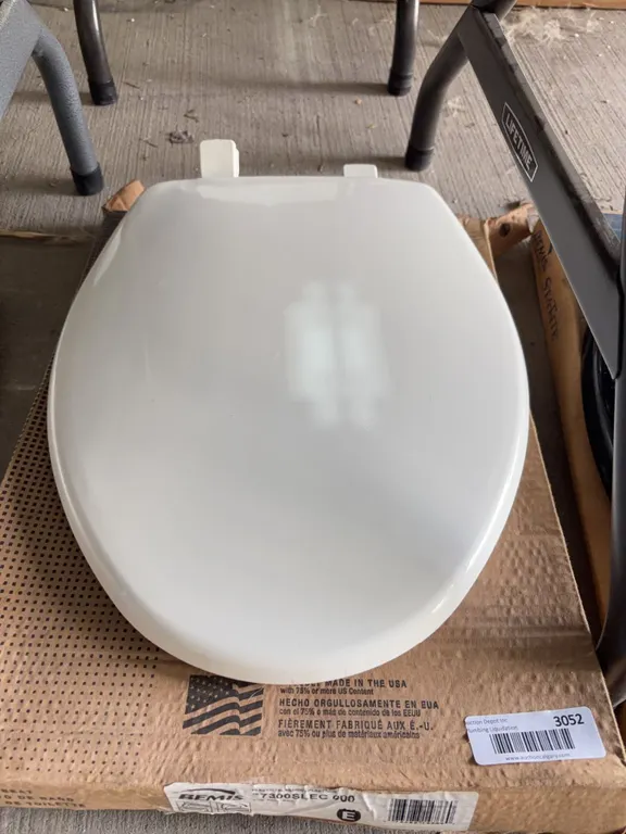 Bemis 7300SLEC 000 White Plastic Toilet Seat