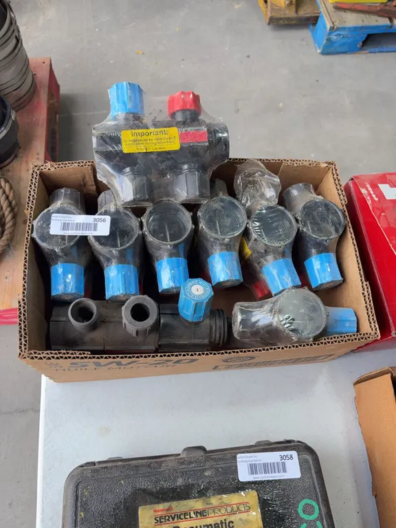 Lot of Hydra-Seal Hydraulic Valve Fittings