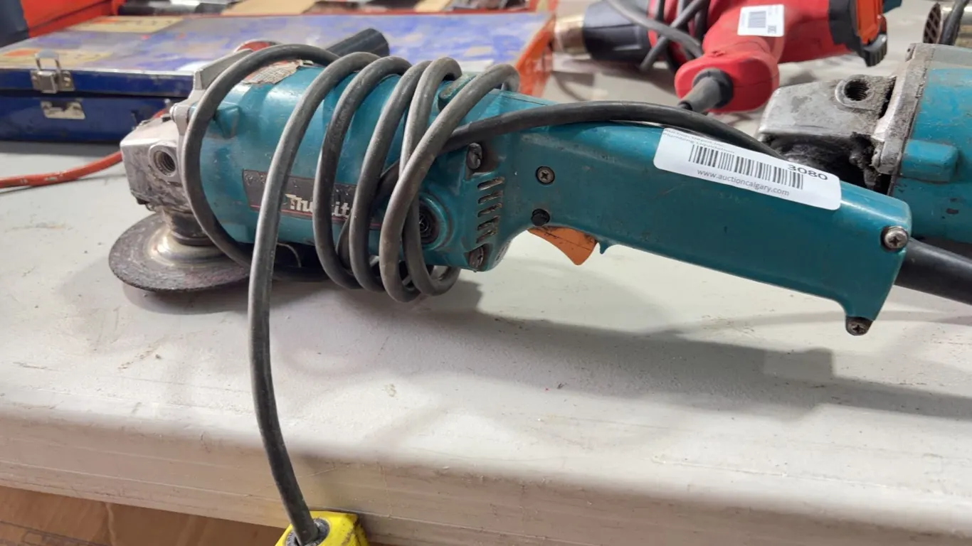 Makita 4.5" Angle Grinder Model 7134A