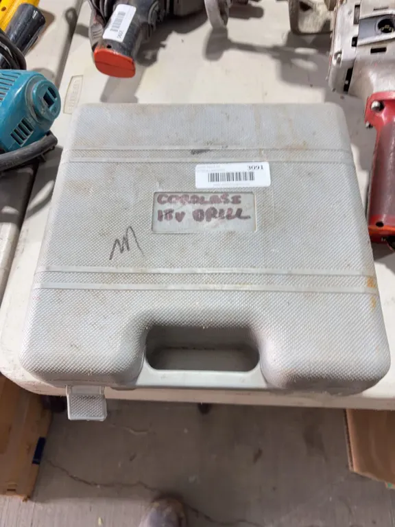 Makita Cordless Drill Kit With Charger