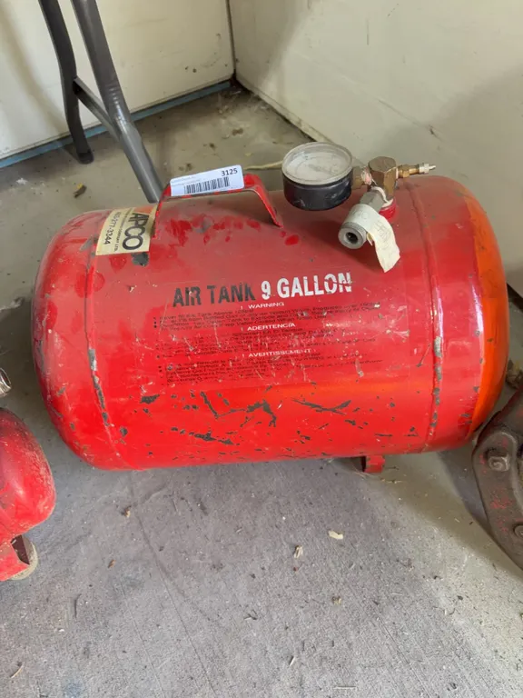 APCO 9 Gallon Portable Air Tank With Gauge