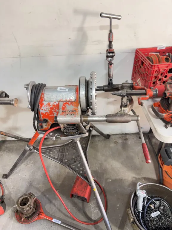 Ridgid 300 Pipe Threading Machine, 115V with Tri Stand