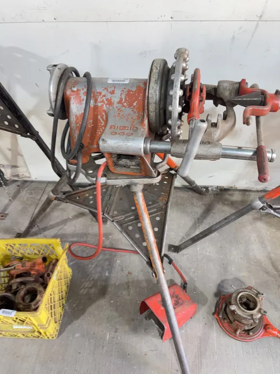 RIDGID 300 Pipe Threading Machine with Tri Stand