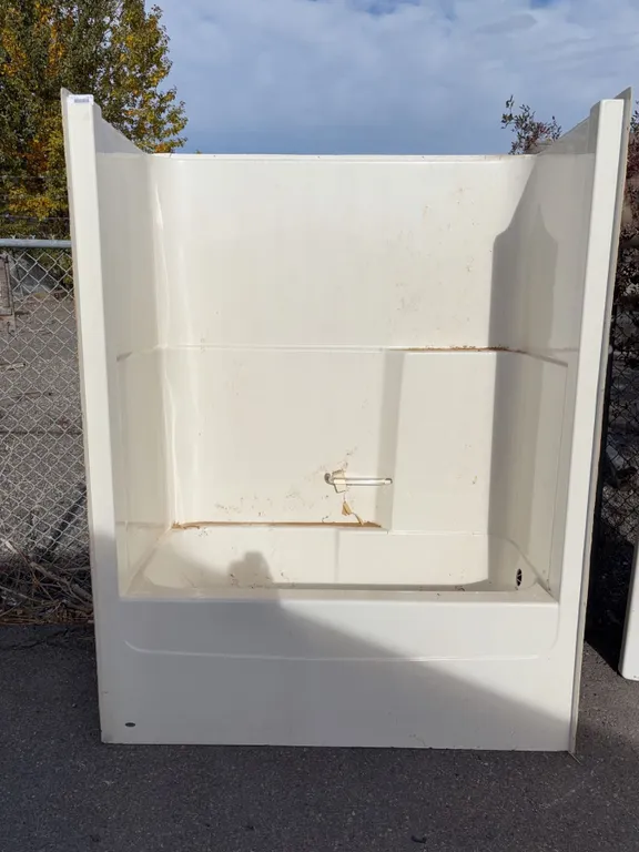 HTC White Fibreglass Right Hand Drain Bathtub Insert 60x80in