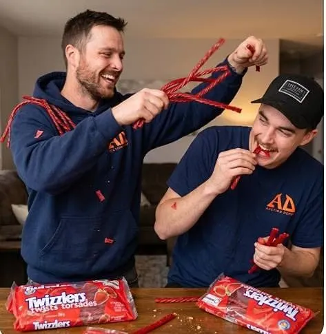 Twizzlers Strawberry Licorice, 15 x 90g Packs