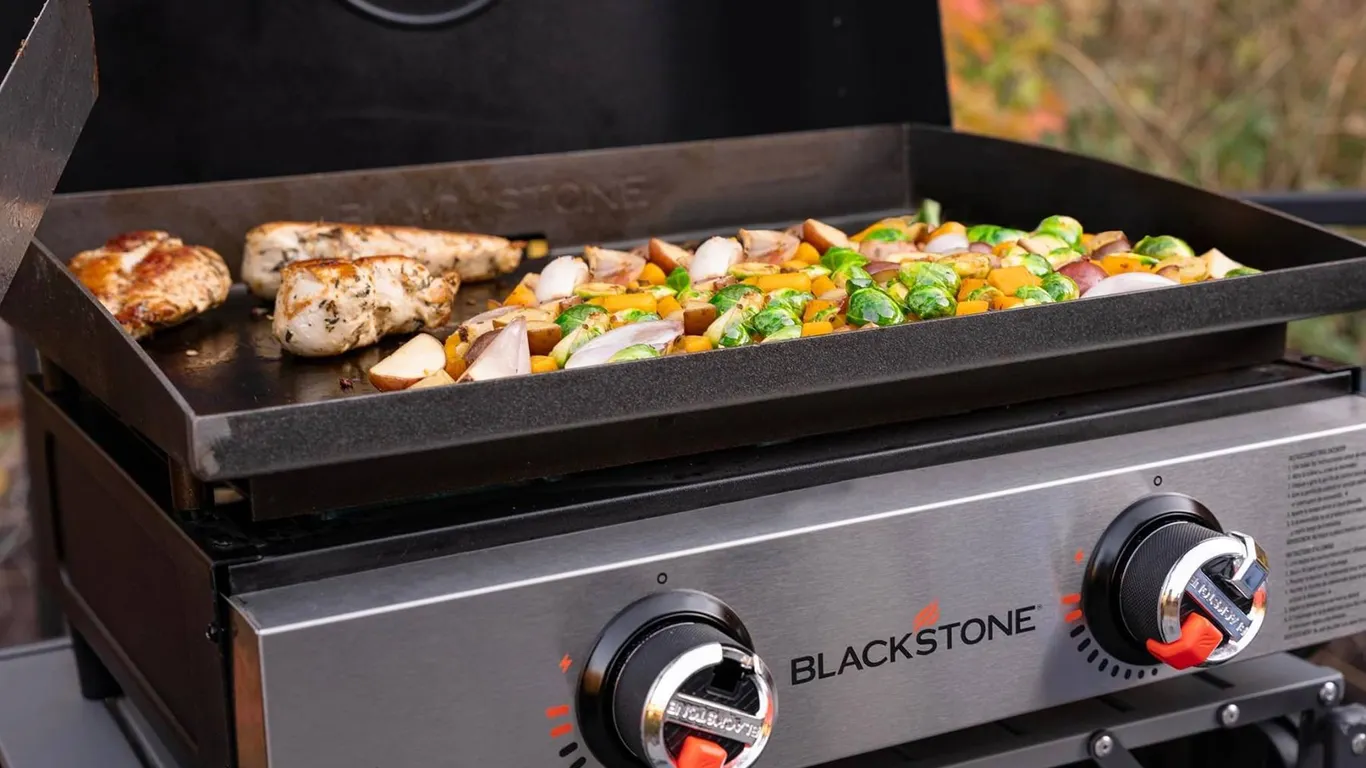 Blackstone 22" Tabletop Griddle with Hood
