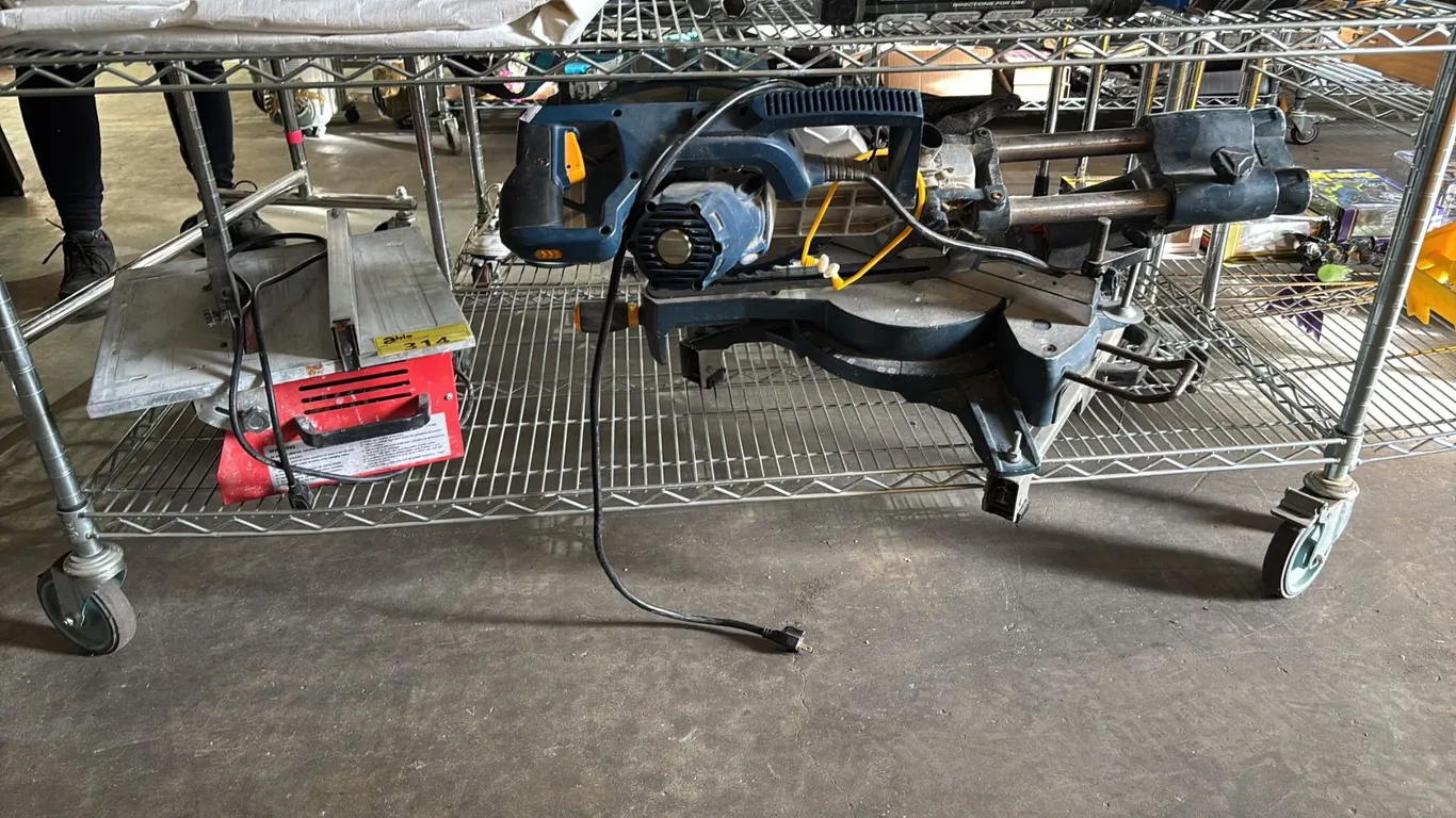 TABLE TOP TILE SAW & SLIDING COMPOUND MITER SAW