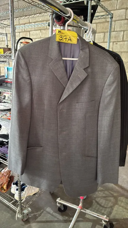 RIVER ISLAND GREY SUIT JACKET: SIZE 42R