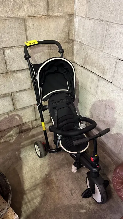 SMARTRIKE FOLDING STROLLER TRICYCLE *UNKNOWN WORKING CONDITION/MAY BE MISSING PARTS & OR PIECES*