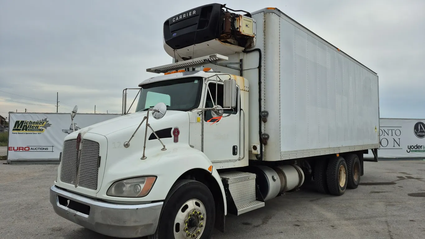 2011 Kenworth T370 T/A Reefer Van Body Truck